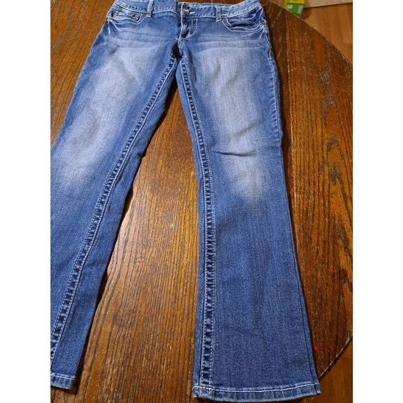 Size 5/6 Short Maurices Distressed Denim Blue Jeans with Pockets and Belt Loops - Picture 2 of 8